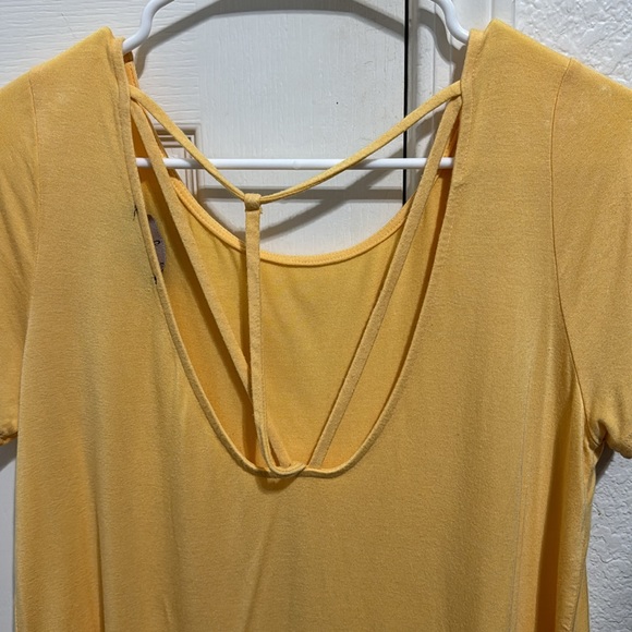 Yellow t shirt, with cute design in the back. Size small - Picture 3 of 3